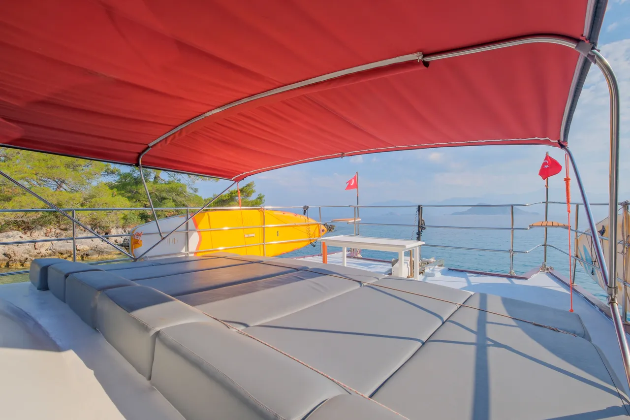 ADEN sun-deck güneşlenme alanı